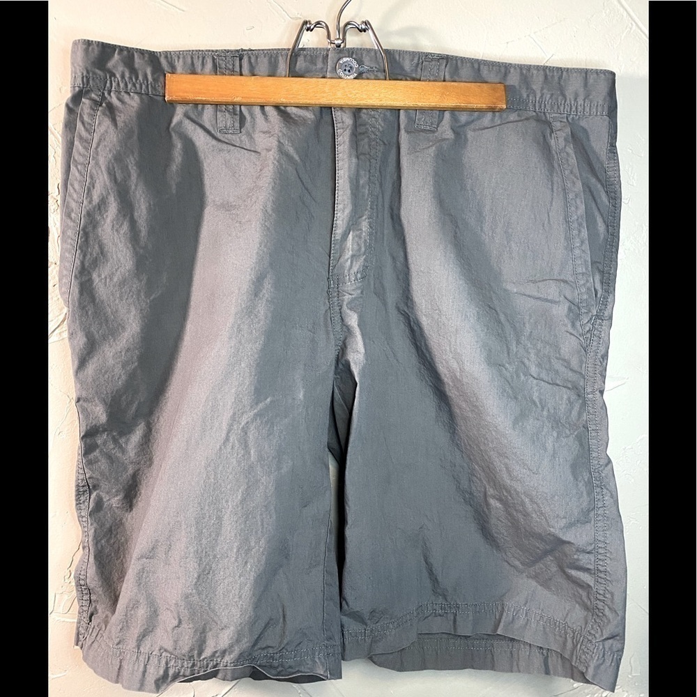 Columbia Sportswear grey shorts Sz 36w. R-16